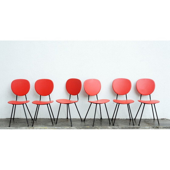 Image 1 of 6 Vintage rood kunstlederen stoelen en meta kuip uit 1950