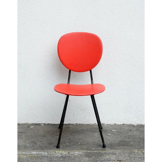 Image 1 of 6 Vintage rood kunstlederen stoelen en meta kuip uit 1950