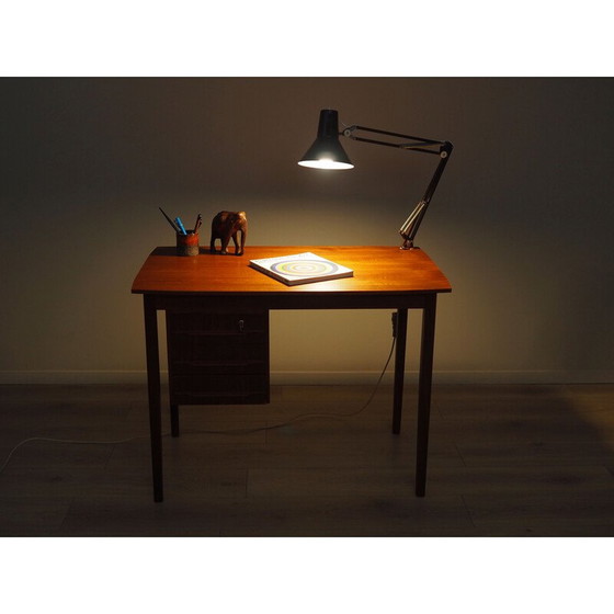 Image 1 of Teakhouten bureau met lamp, Deens ontwerp, jaren 1970, productie: Denemarken