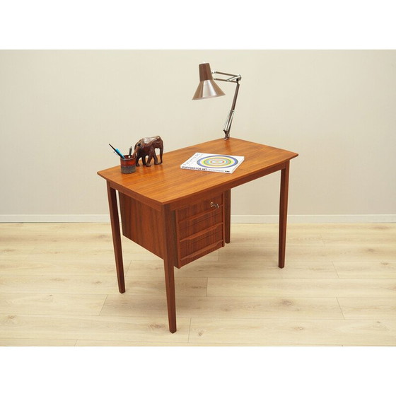 Image 1 of Teakhouten bureau met lamp, Deens ontwerp, jaren 1970, productie: Denemarken