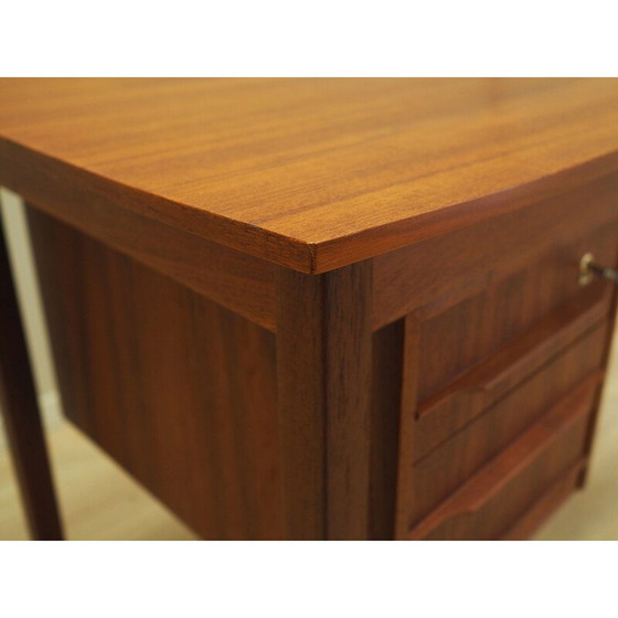 Image 1 of Teakhouten bureau met lamp, Deens ontwerp, jaren 1970, productie: Denemarken