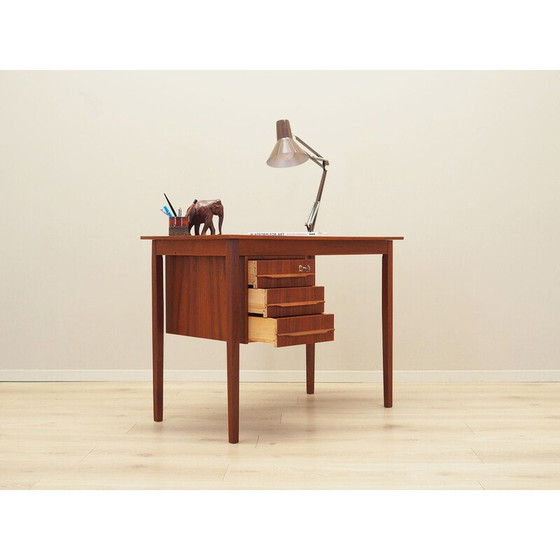 Image 1 of Teakhouten bureau met lamp, Deens ontwerp, jaren 1970, productie: Denemarken