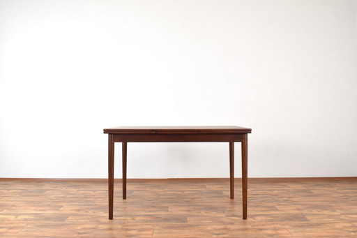 Mid Century Deense Notenhouten uitschuifbare eettafel, 1960S.