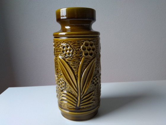 Image 1 of Ilkra Edelkeramik J.L. Knödgen Vaas Met Bloemdecor In Reliëf