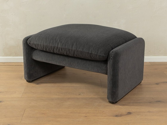 Image 1 of  "675 Maralunga" fauteuil en kruk, Vico Magistretti, Cassina