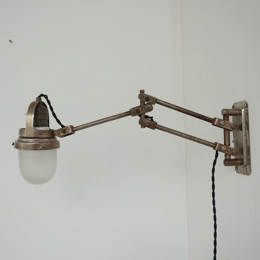 Industriële wandlamp Frankrijk 1930