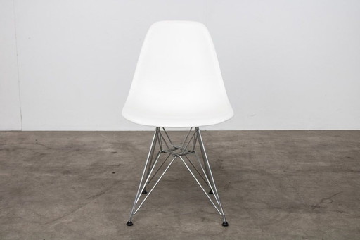 2x Vitra RE DSR Eames Plastic Chair