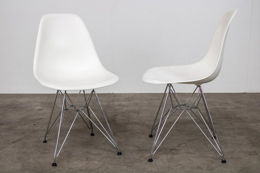 2x Vitra RE DSR Eames Plastic Chair