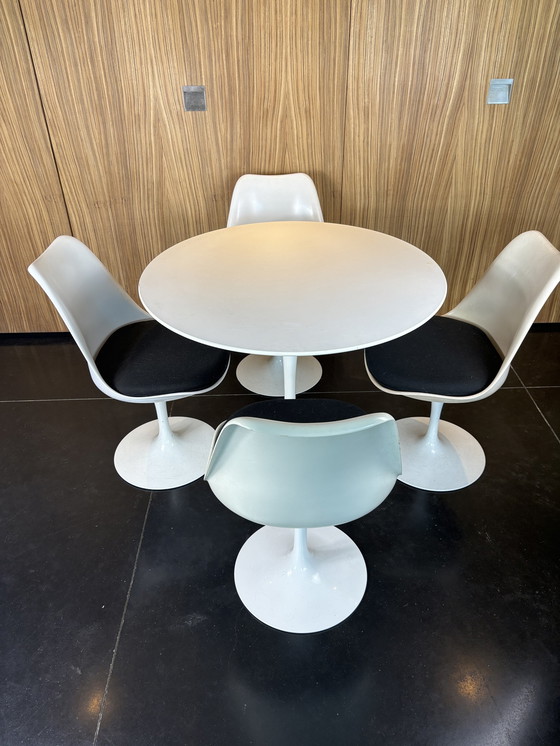 Image 1 of Knoll international Tulip tafel Eero Saarinen