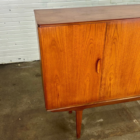 Image 1 of Deens Vintage Teakhouten Dressoir / High Board  Met Ingebouwde Bar