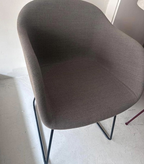 Image 1 of Muuto Slede Gestoffeerde Tweekleurige Stoelen Nieuw