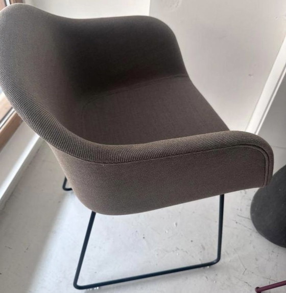 Image 1 of Muuto Slede Gestoffeerde Tweekleurige Stoelen Nieuw