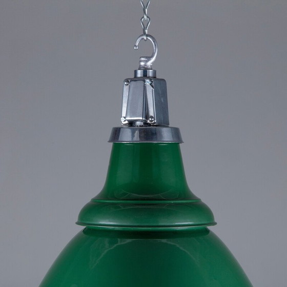 Image 1 of Vintage groene hanglamp met glazen geëmailleerde kap, UK 1950