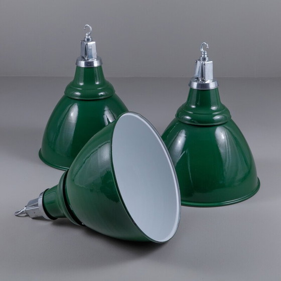 Image 1 of Vintage groene hanglamp met glazen geëmailleerde kap, UK 1950