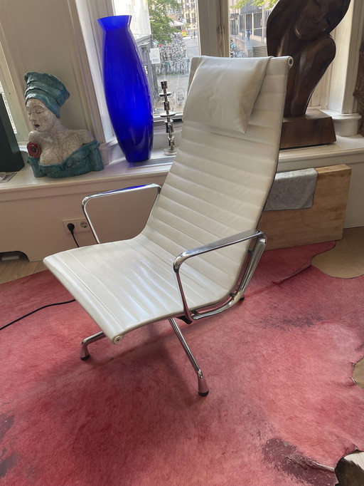 Vitra Ea124 Lounge Chair Door Charles En Ray Eames