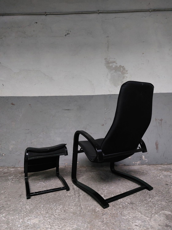 Image 1 of Black leather relax chair + Poef, 1989