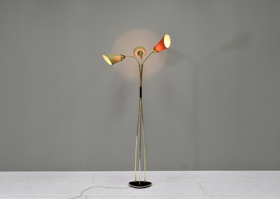 Image 1 of Italiaanse vloerlamp met drie lampenkappen in messing, Italië - circa 1950