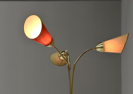 Image 1 of Italiaanse vloerlamp met drie lampenkappen in messing, Italië - circa 1950