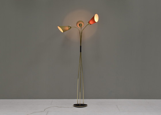 Image 1 of Italiaanse vloerlamp met drie lampenkappen in messing, Italië - circa 1950