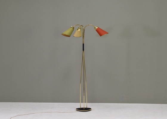 Image 1 of Italiaanse vloerlamp met drie lampenkappen in messing, Italië - circa 1950