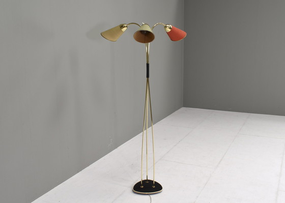 Image 1 of Italiaanse vloerlamp met drie lampenkappen in messing, Italië - circa 1950