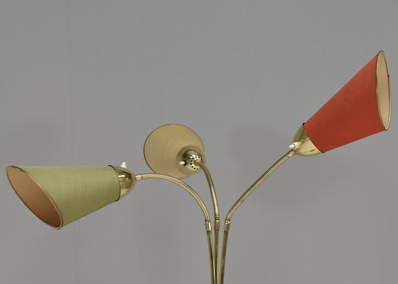 Image 1 of Italiaanse vloerlamp met drie lampenkappen in messing, Italië - circa 1950