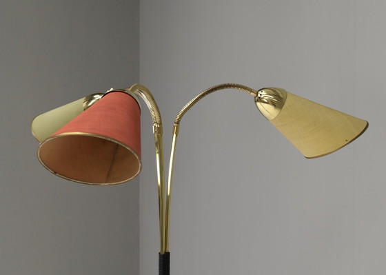 Image 1 of Italiaanse vloerlamp met drie lampenkappen in messing, Italië - circa 1950