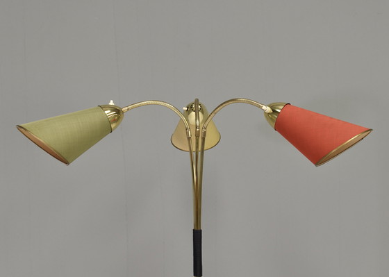 Image 1 of Italiaanse vloerlamp met drie lampenkappen in messing, Italië - circa 1950