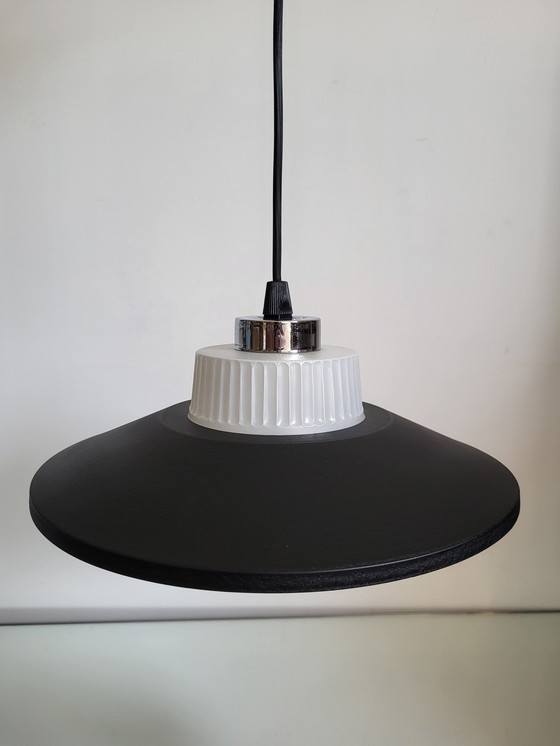 Image 1 of Vintage Ufo Hanglamp Mat Zwart, Glazen Kapje, Chrome Afwerking, Jaren 50