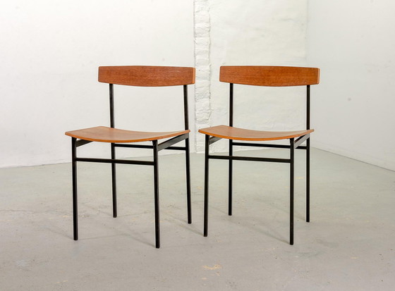 Image 1 of Auping Model 552 Carelle Serie Minimalistische Bijzet / Eetkamerstoelen, Teakhout en Zwart Staal. Nederland, jaren 1950.