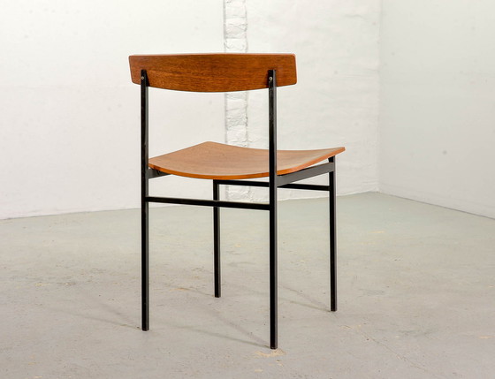 Image 1 of Auping Model 552 Carelle Serie Minimalistische Bijzet / Eetkamerstoelen, Teakhout en Zwart Staal. Nederland, jaren 1950.