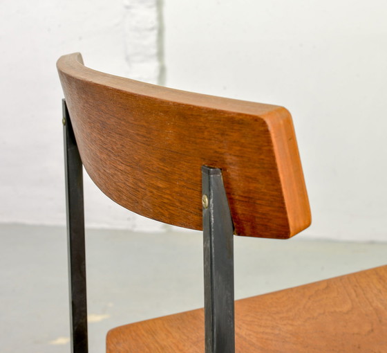 Image 1 of Auping Model 552 Carelle Serie Minimalistische Bijzet / Eetkamerstoelen, Teakhout en Zwart Staal. Nederland, jaren 1950.