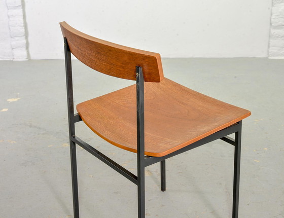 Image 1 of Auping Model 552 Carelle Serie Minimalistische Bijzet / Eetkamerstoelen, Teakhout en Zwart Staal. Nederland, jaren 1950.