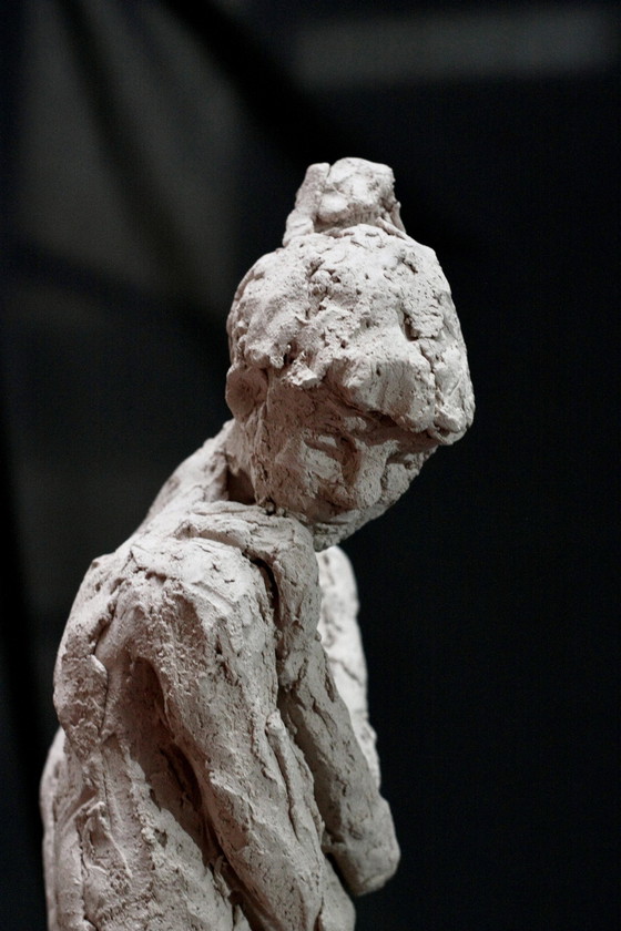 Image 1 of Yolane Ide (1931) - Terracotta sculptuur van een naakte vrouw, jaren 1960