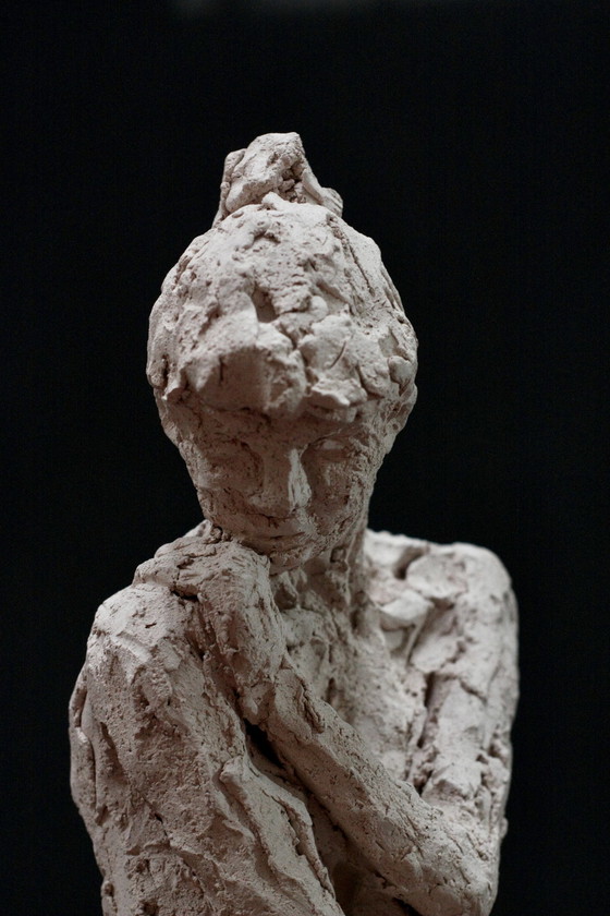 Image 1 of Yolane Ide (1931) - Terracotta sculptuur van een naakte vrouw, jaren 1960