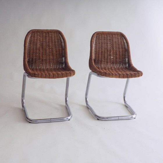 Image 1 of 2 Rotan sledestoelen toegeschreven aan Dirk Van Sliedregt voor Gebroeders Jonkers Noordwolde