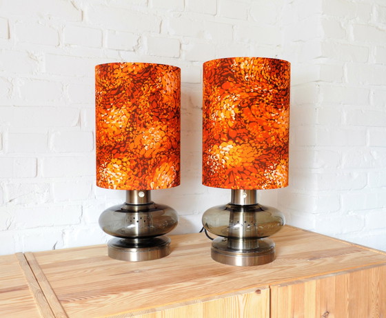 Image 1 of Set Van 2 Space Age Rookglazen Lampvoeten Met Nieuwe Handgemaakte Lampenkappen Van Originele Vintage Stof.