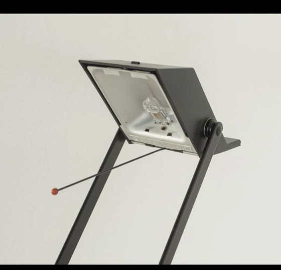 Image 1 of Artemide Tizio Tafellamp Bureaulamp - Designer Richard Sapper