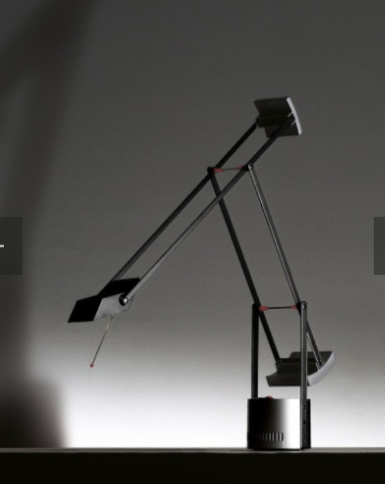 Image 1 of Artemide Tizio Tafellamp Bureaulamp - Designer Richard Sapper