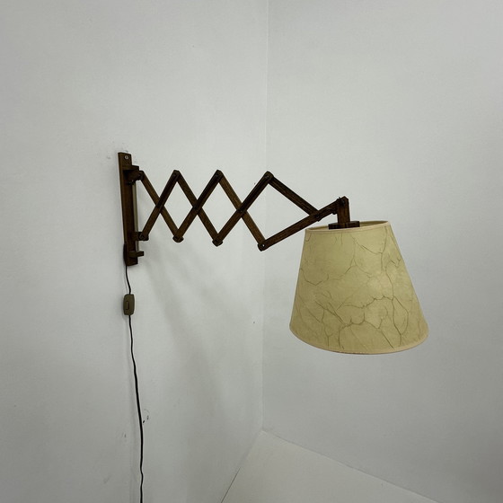 Image 1 of Jaren 60 Scandinavische wandlamp schaar teak hout 