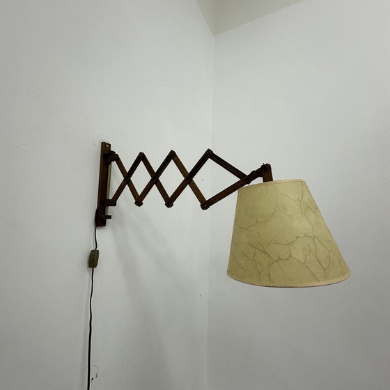 Image 1 of Jaren 60 Scandinavische wandlamp schaar teak hout 