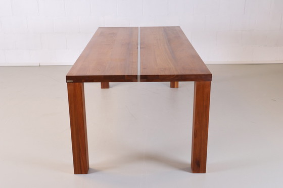Image 1 of Bert Plantagie eetkamertafel noten hout
