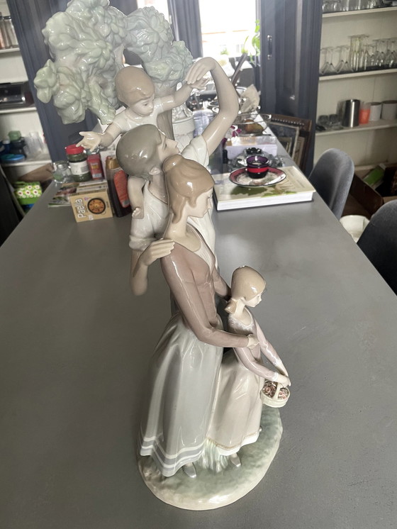 Image 1 of Lladro Beeld "La Familia"