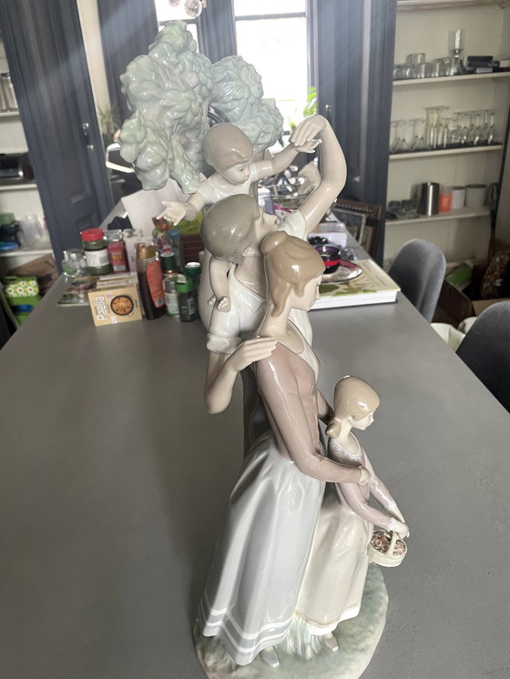 Image 1 of Lladro Beeld "La Familia"