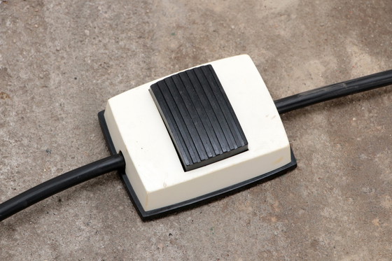 Image 1 of Vintage Italiaanse wit metalen vloerlamp 1960