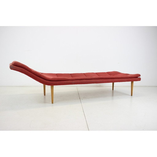 Vintage stoffen en houten daybed, Tsjecho-Slowakije 1960