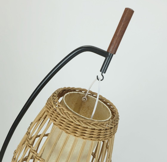 Image 1 of buitengewone en zeldzame Mid century FLOOR LAMP rotan vlechtwerk teak zwart metaal 1960