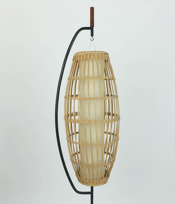 Image 1 of buitengewone en zeldzame Mid century FLOOR LAMP rotan vlechtwerk teak zwart metaal 1960