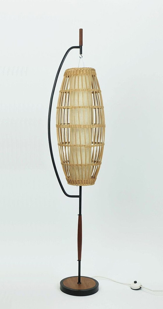 Image 1 of buitengewone en zeldzame Mid century FLOOR LAMP rotan vlechtwerk teak zwart metaal 1960