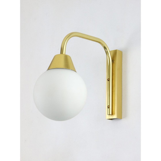 Image 1 of Mid century Italiaanse gouden en opaline wandlamp
